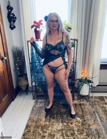 Lil Ms Muffet. Long slit and little tits Free Pic 5