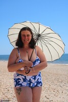 Cheeky Dee. Getting Cheeky at the Beach Free Pic 6