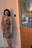 Cheeky Dee. Showing off my curves Free Pic 1