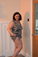 Cheeky Dee. Showing off my curves Free Pic 5