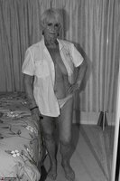 Sparkle. Retro Black and White GILF Free Pic 1