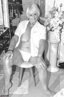 Sparkle. Retro Black and White GILF Free Pic 9