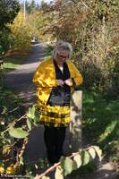 Lexie Cummings. Flashing In My Yellow Kilt Free Pic 5