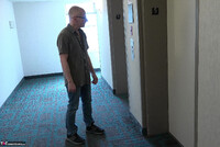 Logan Drake. Katelyn finds some dick at the porn convention Free Pic 1
