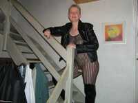 Tiffany Pearl. Stairs Free Pic 1