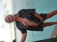 Barby. Shower Fun In The Maldives Free Pic 3