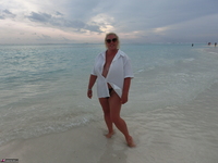 Barby. White Shirt Free Pic 1