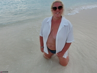 Barby. White Shirt Free Pic 3