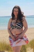 Cheeky Dee. More fun at the beach Free Pic 7
