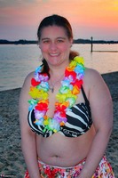 Cheeky Dee. More fun at the beach Free Pic 14