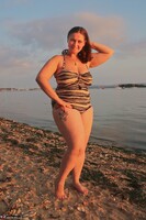 Cheeky Dee. More fun at the beach Free Pic 19