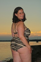 Cheeky Dee. More fun at the beach Free Pic 20