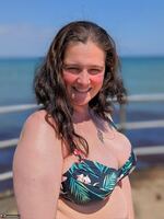 Cheeky Dee. Posing topless and naked Free Pic 10