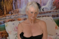 Sparkle. Sexy black basque and stockings Free Pic 14