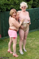 SpeedyBee. Fun In The Garden With Claire Knight Pt1 Free Pic 11