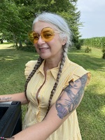 Lil Ms Muffet. Enjoy a picnic under my dress Free Pic 1