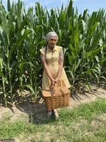 Lil Ms Muffet. Enjoy a picnic under my dress Free Pic 2