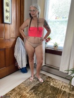 Lil Ms Muffet. Take me here and now Free Pic 11