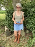 Lil Ms Muffet. Lick my boots and my ass Free Pic 7