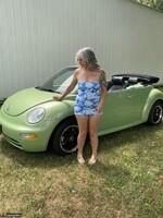 Lil Ms Muffet. Suns out so buns out Free Pic 1