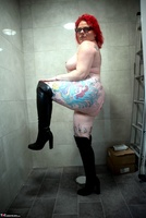 Mollie Foxxx. Leather Boots In The Shower Free Pic 1