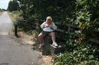 Lexie Cummings. Sunny Day Stroll Free Pic 15