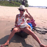 Diana Ananta. No Panties On The Beach Free Pic 15