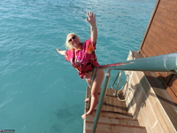 Barby. Stripping In The Maldives Free Pic 2