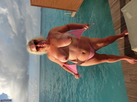 Barby. Stripping In The Maldives Free Pic 9