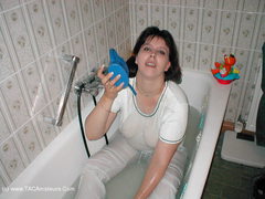 Jenny - Wet TShirt Wank Gallery