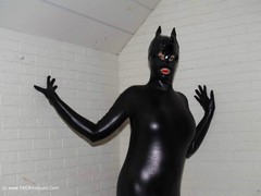 Angel Eyes - Angels New Outfit Gallery