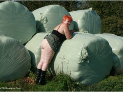 ValGasmic Exposed - Soaking Up The Sun Gallery