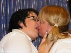 Double Dee - Dee  Kelly School Girl Strap On Video