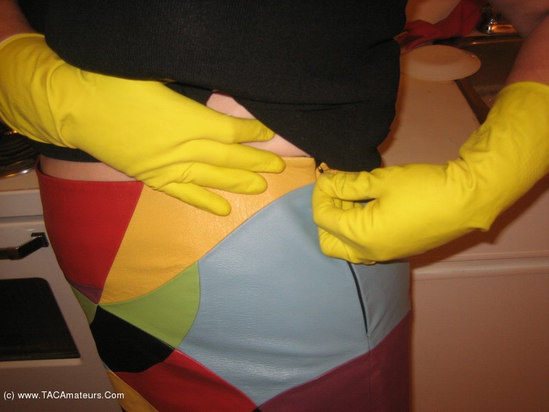 GirdleGoddess - Latex Gloves & Girdle Pt2 Pics