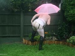 ValGasmic Exposed - Raining Gallery