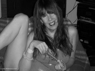 Moonaynjl - Cigar  Hairy Pussy Gallery
