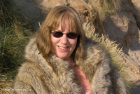 Fur Coat On The Beach featuring SpeedyBee Free Pic 1