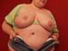 Curvy Gillian - Green Pin-up Gallery