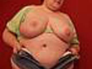Curvy Gillian - Green Pin-up Gallery