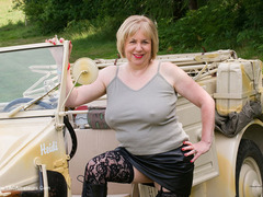 SpeedyBee - Playing On A Jeep Gallery