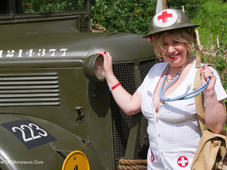 SpeedyBee - Nurse Natalie's WW2 Adventure