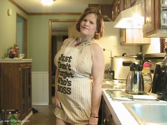 Misha MILF - Fun With Food Gallery