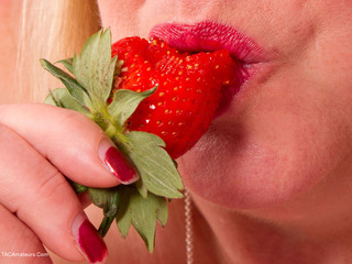 SpeedyBee - Strawberry Time Gallery