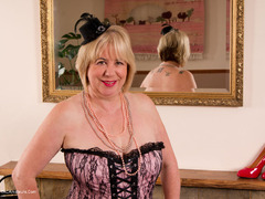 SpeedyBee - Burlesque Strip Gallery