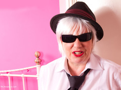 SpeedyBee - Speedy The Gangster Gallery