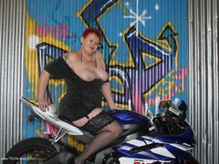 ValGasmic Exposed - Posing For A Fan Gallery