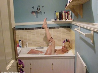 Dimonty - Voyeurs Delight -  In The Bath Video