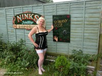 Barby In The Caravan featuring Barby Free Pic 1