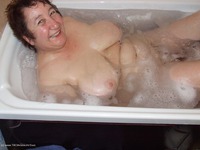 Bath Fun featuring Kinky Carol Free Pic 1
