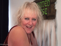 Claire Knight - Halloween Surprise Pt1 Video